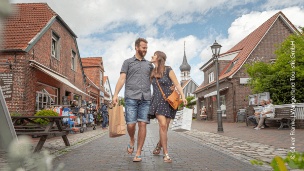 Flanieren in Hooksiel © Oliver Franke - Wangerland Touristik GmbH