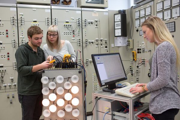 Elektrotechnik_WHV201711_7A9A0196 - Jade Hochschule