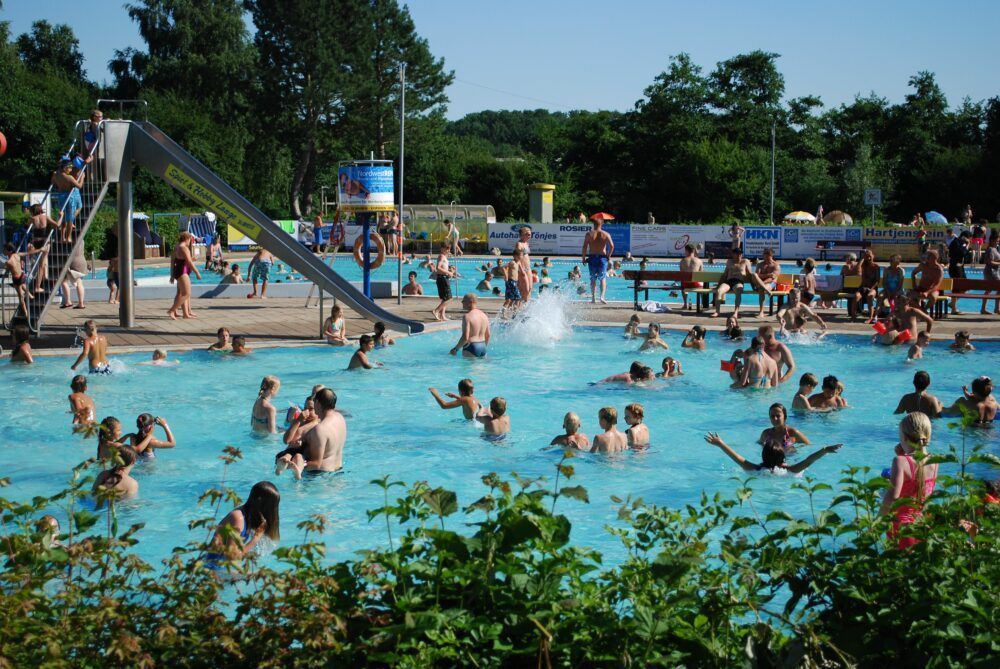 Freibad Nord für evtl. Kollage auf Titelseite - Stadtwerke Wilhelmshaven GmbH