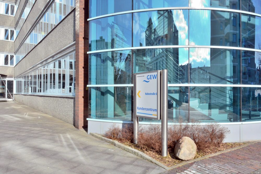 GEW_Haupteingang - GEW Wilhelmshaven GmbH