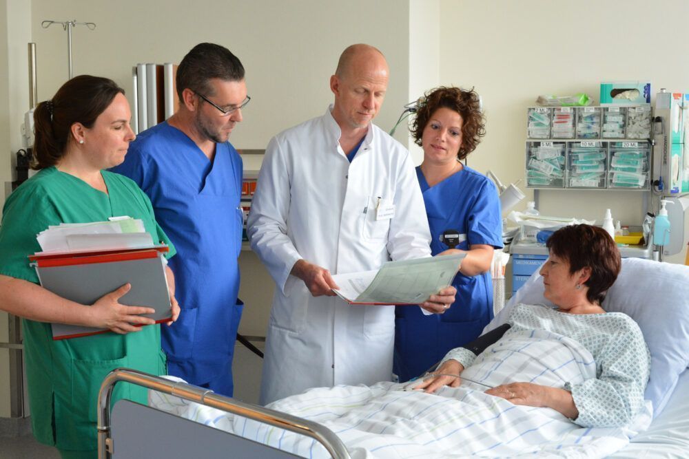 Visite in der Klinik für Schmerztherapie - Klinikum Wilhelmshaven gGmbH