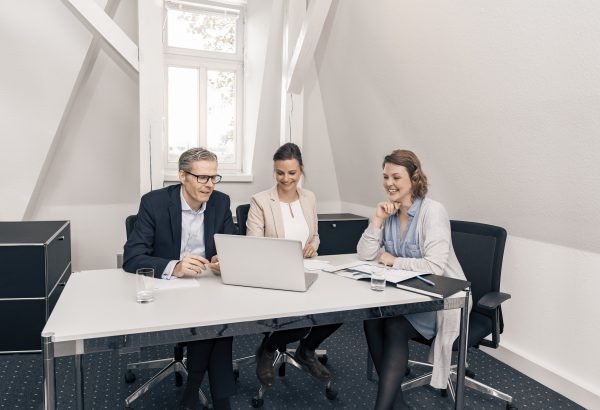 Gründungsberatung_1_Treuhand - einfach.effizient. Treuhand Unternehmensberatung GmbH & Co. KG